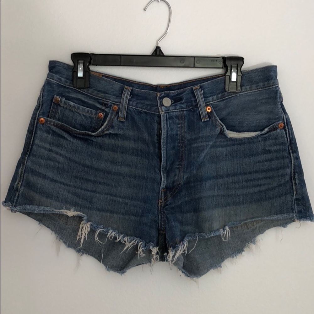 Levi’s 501 shorts medium wash